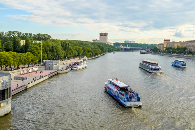 Круговая речная прогулка по центру Москвы от причала «Нескучный сад»