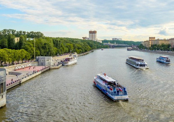 Круговая речная прогулка по центру Москвы от причала «Нескучный сад»