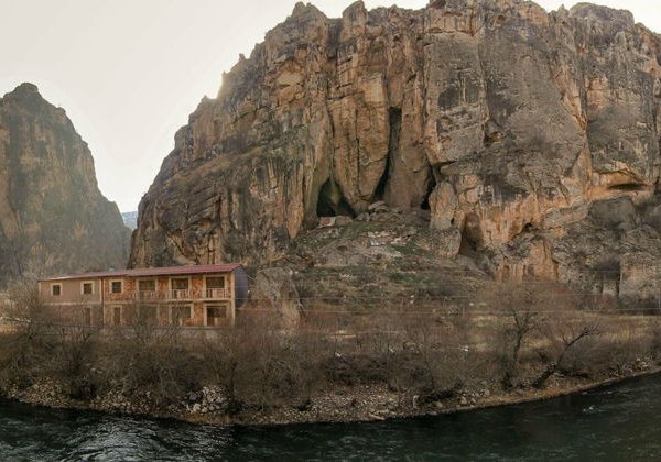 Открывая ущелье Вайев: Нораванк и Джермук - фото 2