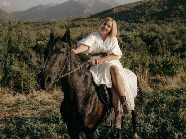 Как в кино: фотосессия с лошадьми на фоне гор Алматы - фото 2