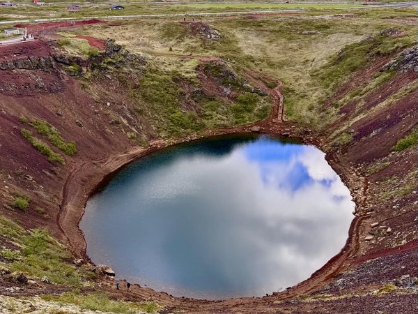 Из Рейкьявика по Золотому кольцу Исландии: гейзеры, водопад Гюдльфосс и кратер Керид - фото 2