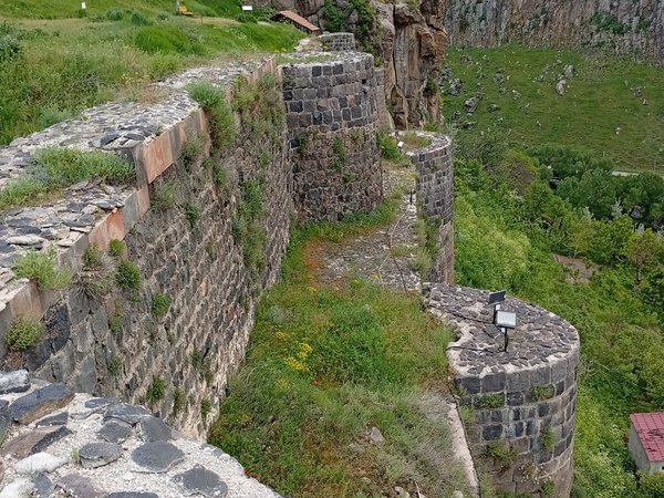 Три грани Армении: церковь Егвард, крепость Бжни и озеро Севан - фото 3