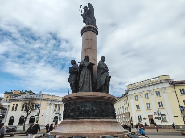 Брест сквозь эпохи: от польских кварталов до современного паблик-арта