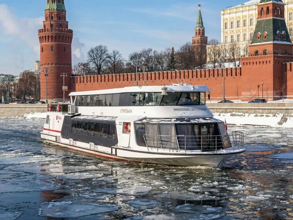 Зимняя круговая прогулка на электроходе «Стрельна» от причала «Китай-город» - фото 1