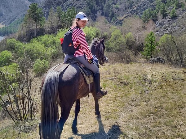 По цветущему Алтаю верхом: конный тур с проживанием на базе (всё включено) - фото 2