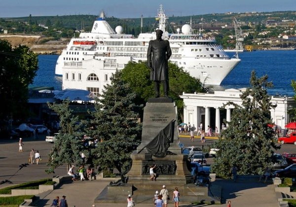 Вечерний Севастополь и морская прогулка на катере или двухпалубном пароме - фото 2