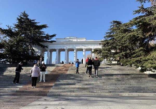 Вечерний Севастополь и морская прогулка на катере или двухпалубном пароме - фото 4