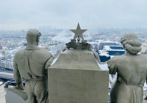 Под шпилем легендарной высотки: экскурсия в высотку на Котельнической