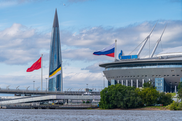 Петербург сквозь века: от основания города до небоскреба на машине