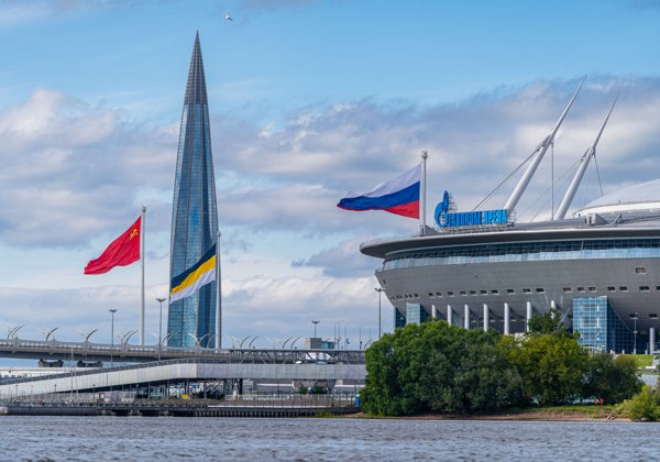 Петербург сквозь века: от основания города до небоскреба на машине