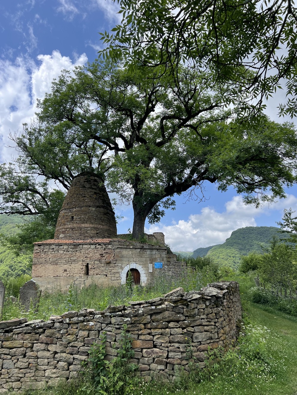 Заброшенный аул Кала-Корейш и аул мастеров Кубачи из Избербаша - фото 1