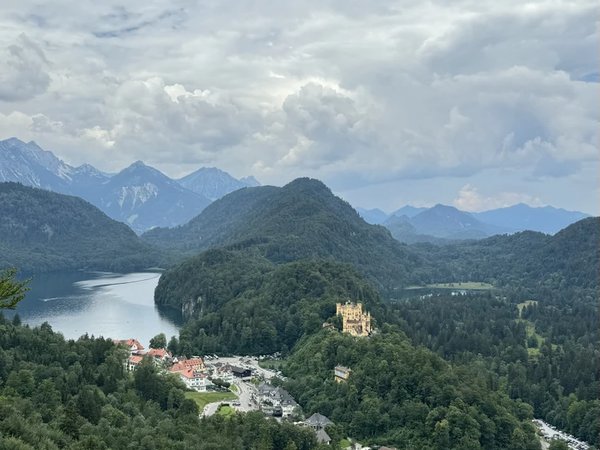 Из Мюнхена — к замку Нойшванштайн и озеру Альпзе на минивэне - фото 2