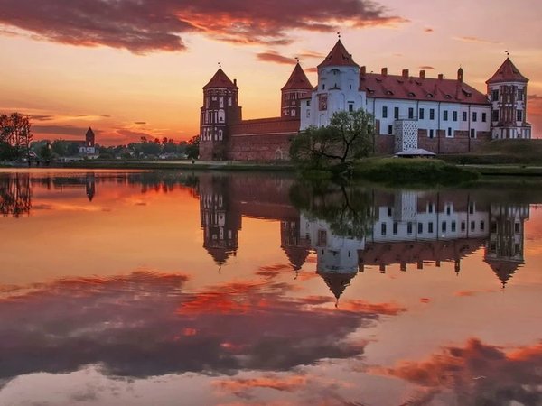 3 замка за один день: Несвиж, Мир и Коссово - фото 1