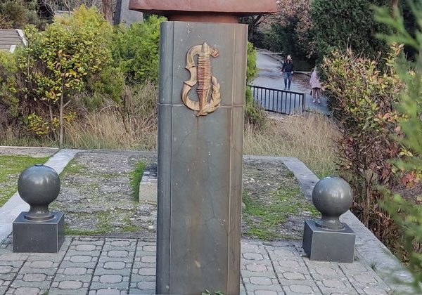 В молчании кипарисов: прогулка по мемориальному кладбищу - фото 1