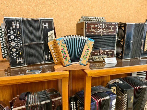 Как рождается тульская гармонь