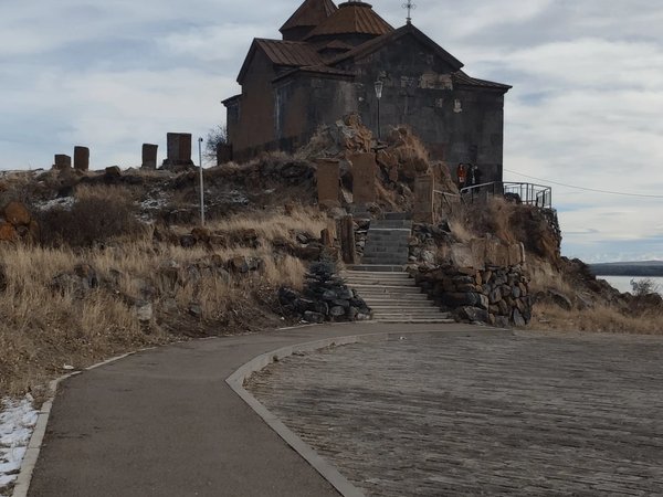 Обратная сторона Севана: Айраванк, Норатус и армянские сыры - фото 1