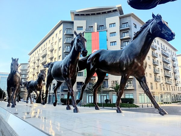 Вечерний Баку на автомобиле: огни современного города - фото 2