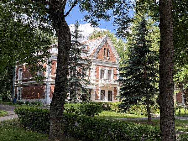 Жиличи и Красный Берег: дворцы, парк и военный мемориал - фото 2