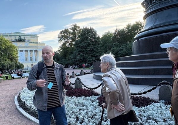 «Фике» — прогулка в стихах вокруг памятника Екатерине II - фото 1
