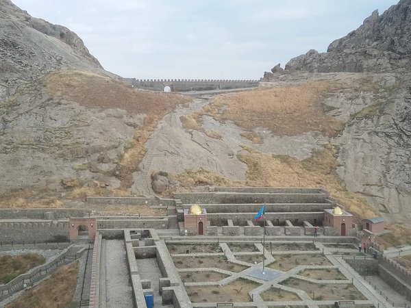 Из Баку — к крепости Алинджа и святилищу Асхаби-Кахф - фото 2