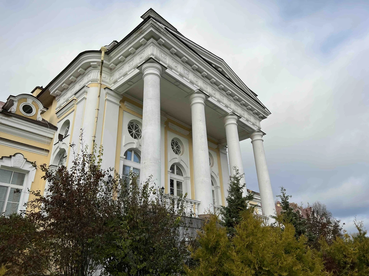 Две усадьбы за один день: Елизаветино и дом Рериха - фото 1