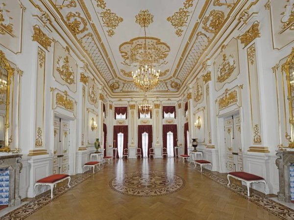 Бизнес-классом в эпоху королей: Мир и Несвиж - фото 2