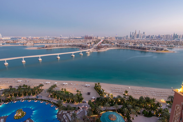 Отдых в Fairmont the Palm с бассейном и выходом на пляж