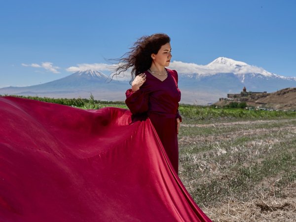 Хор Вирап, Гарни и Севан: фотосессия в летящих платьях - фото 2