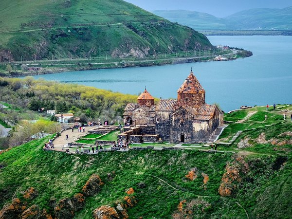 Из долины к облакам: Арарат, армянский Ватикан и лазурный Севан