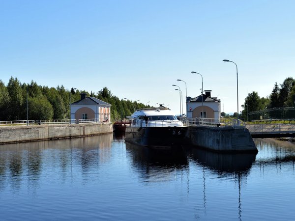 Из Петрозаводска в Медвежьегорск: «Любовь и голуби», Беломорканал и финский замок - фото 3