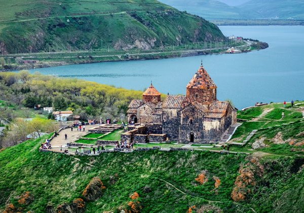 Контрасты Армении: Цахкадзор, озеро Севан и лесной Дилижан - фото 4