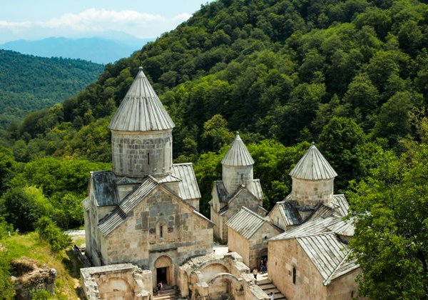 Северная Армения за один день: озеро Севан, монастыри и винные традиции - фото 3