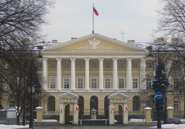 Истоки власти в России. Политика на сцене Петербурга - фото 1