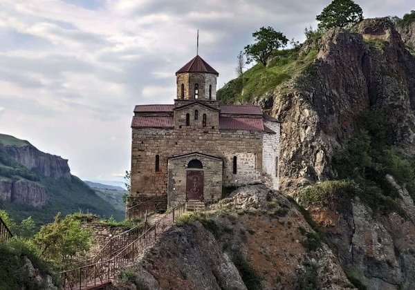 Перевал Гумбаши, Шоанинский храм Х века и термальные источники "Жемчужина Кавказа" - фото 2