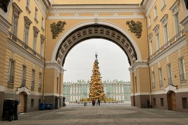 По центральным площадям. Дворцовая площадь. 