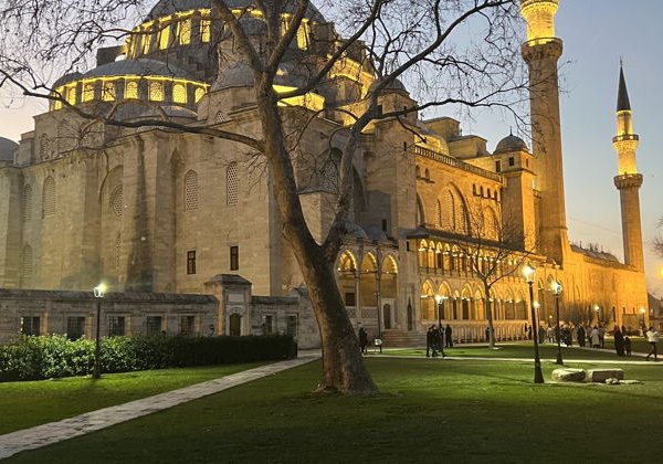 Здравствуй, многоликий и великолепный Стамбул - фото 1