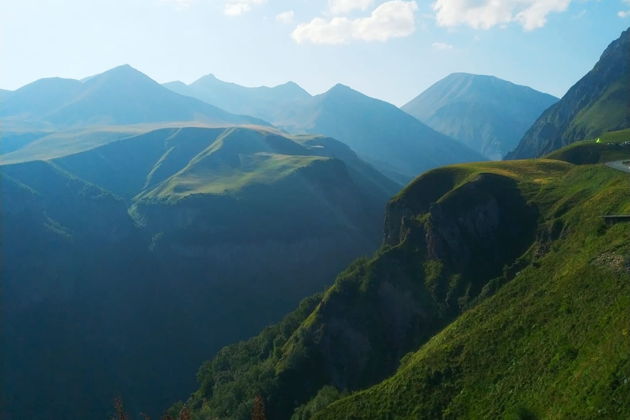 Фото экскурсии - Казбег — Ананури — Гудаури: легендарные пейзажи - 7