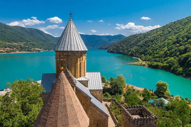 Фото экскурсии - Казбег — Ананури — Гудаури: легендарные пейзажи - 11