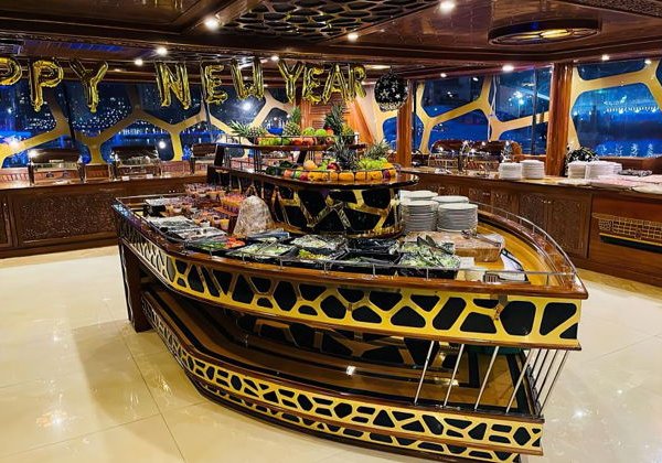 По Дубай Марине на яхте Ocean Empress с ужином по системе «шведский стол» - фото 3