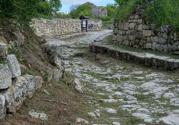 Бахчисарай и Чуфут-Кале: путешествие в средневековый Крым - фото 3