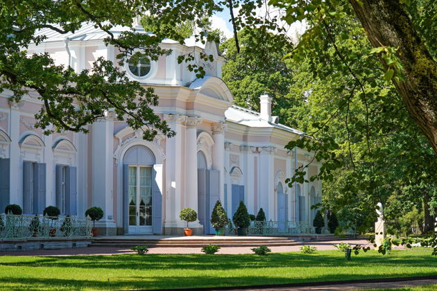 Автобусная экскурсия в Ораниенбаум и Большой Меншиковский Дворец - фото 1