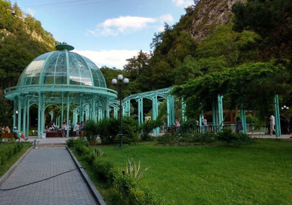 Экскурсия в парк Боржоми, крепость Рабат и пещерный город Вардзия - фото 3