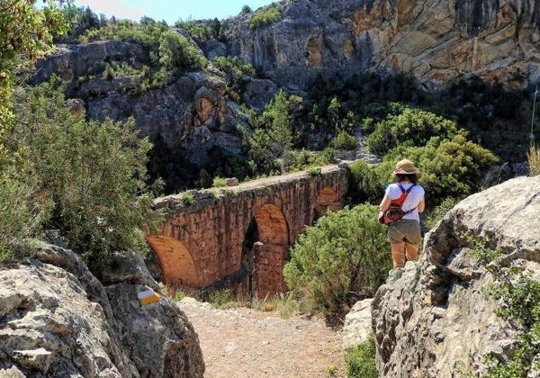 Римский акведук, арабский замок и каньоны в часе езды от Валенсии - фото 1
