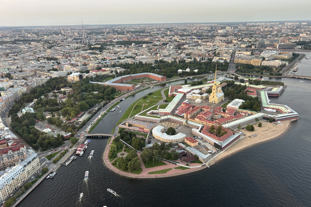 Петропавловская крепость — Петровский бриг в светлое будущее