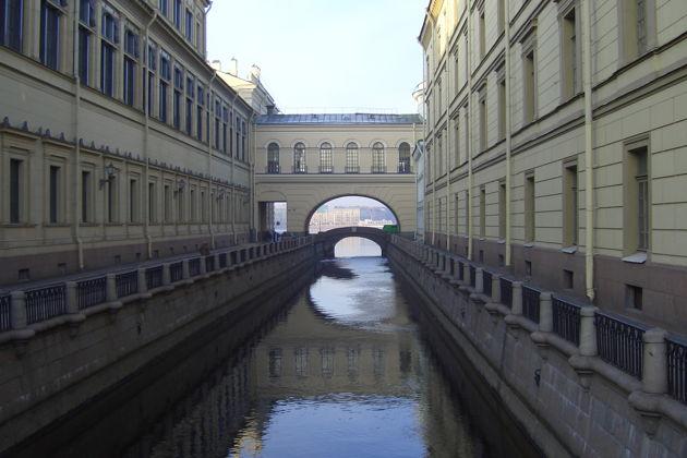 Пешком по центру Петербурга с профессиональным краеведом - фото 1