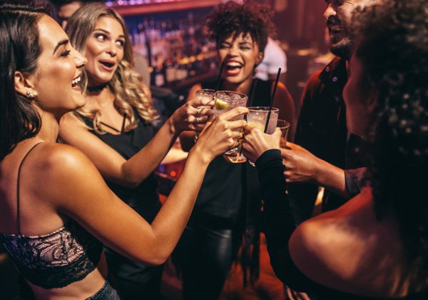 Тур по 4 барам Москвы с шотами в формате игры-квеста (18+)