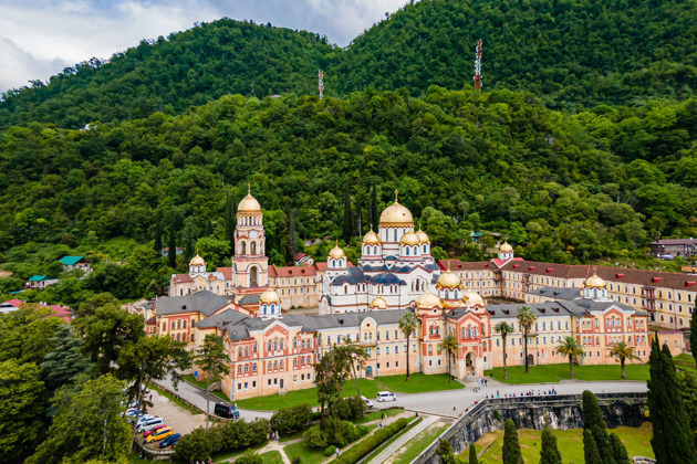 Фото - экскурсия: Абхазия за один день из Гагр: Рица, пещеры 🏔️ и легенды Страны Души 🚂