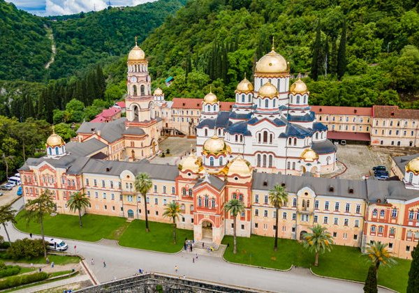 Абхазия за один день из Гагр: Рица, пещеры и легенды Страны Души - фото 4