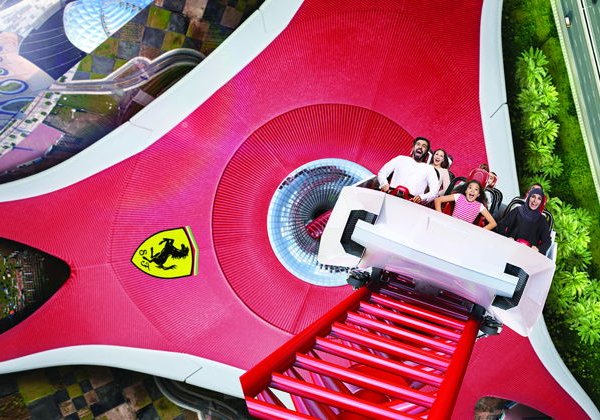 Море адреналина — тематический парк Ferrari World Абу-Даби из Рас Аль Хаймы - фото 1