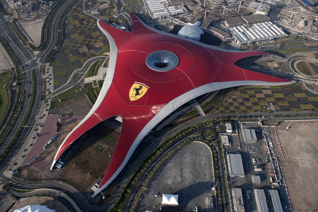 Море адреналина — тематический парк Ferrari World Абу-Даби-2